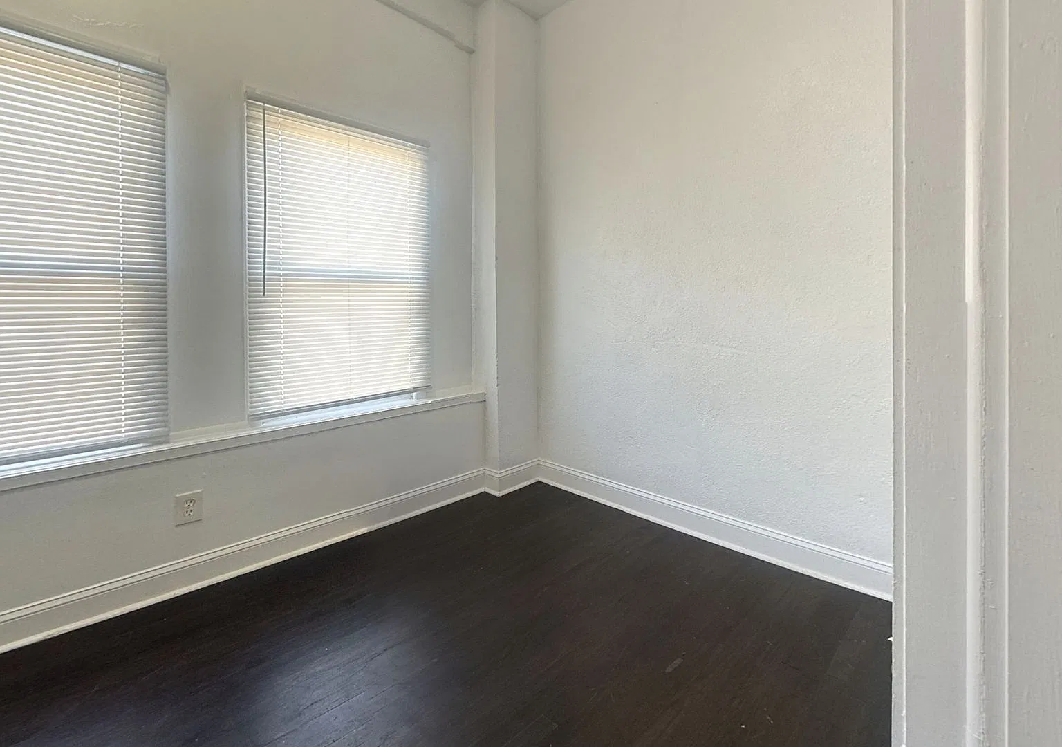 2044 South 68th St, 3 bedrooms, 1 bathroom House for 1,400/Month — Photo 2
