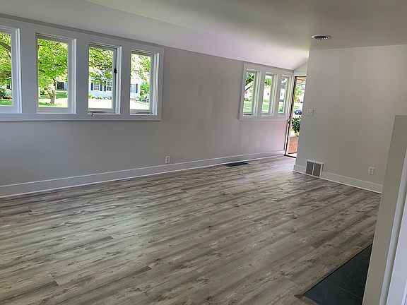 3rd image of 1225 Hillcrest Ave