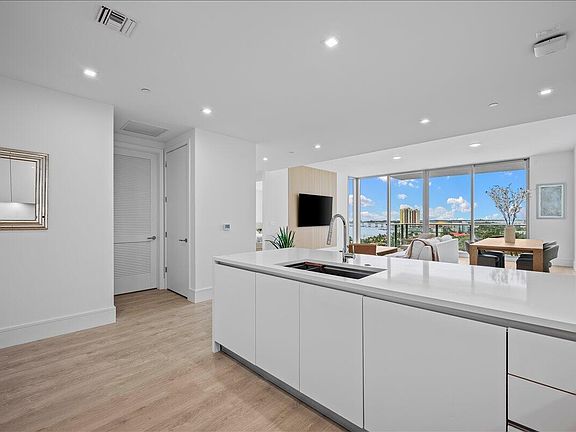 5th image of 220 Lake Shore Drive #1207