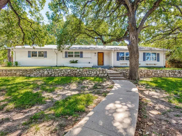 1800 Emerson Ln, Denton, TX 76209