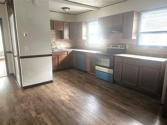 3rd image of 256 Japonica St