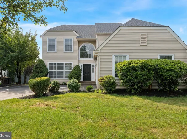 105 Preston Dr, North Wales, PA 19454