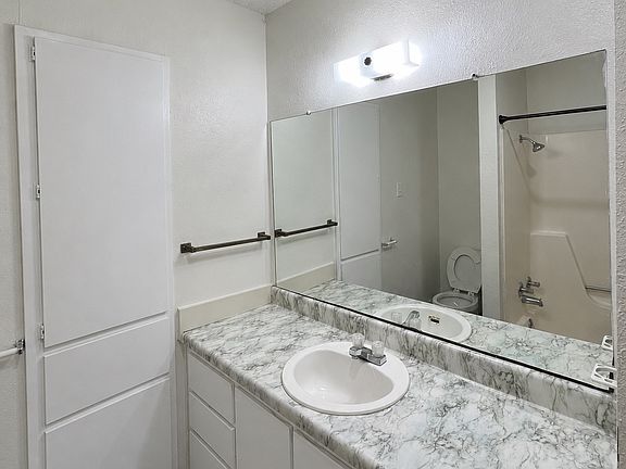 2nd image of 4501 Hunt Cir #B