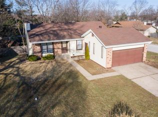 1401 Cave Springs Estate Dr, Saint Peters, MO 63376