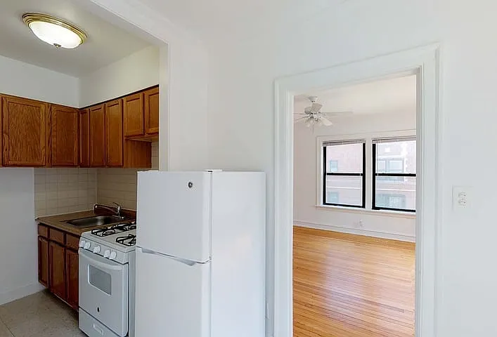 1440 E. 52nd Street — Photo 10