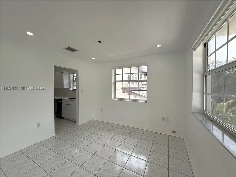 502 Madeira Ave #A — Photo 6