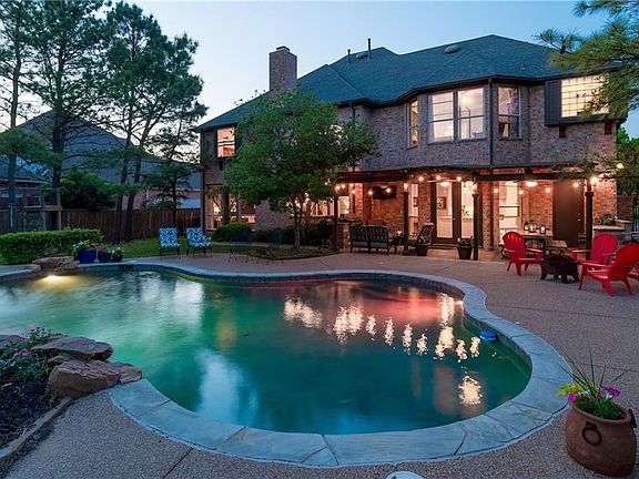 4th image of 1327 Village Green Dr