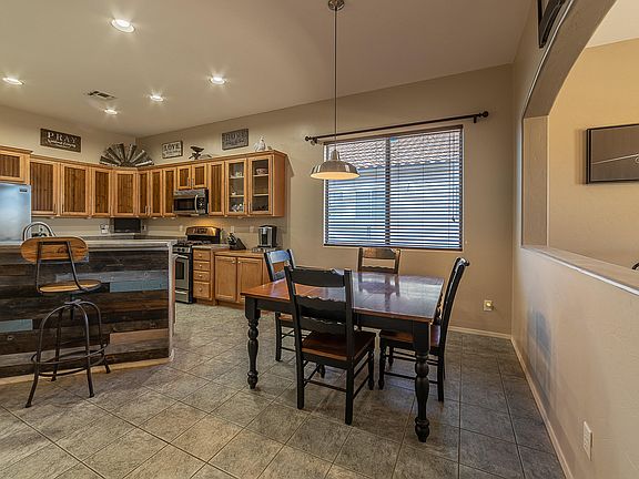 3rd image of 10594 E Black Willow Dr