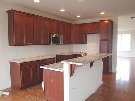 4th image of 16 Phineas Ln