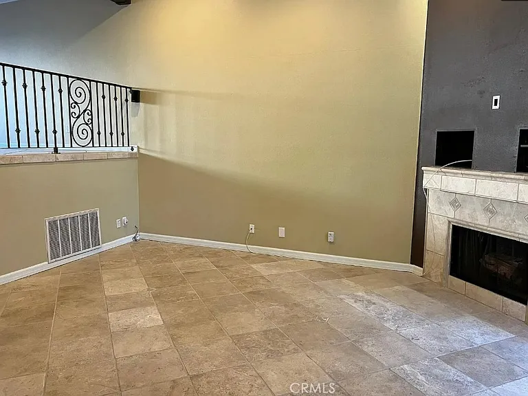 5800 Owensmouth Ave #7 — Photo 5
