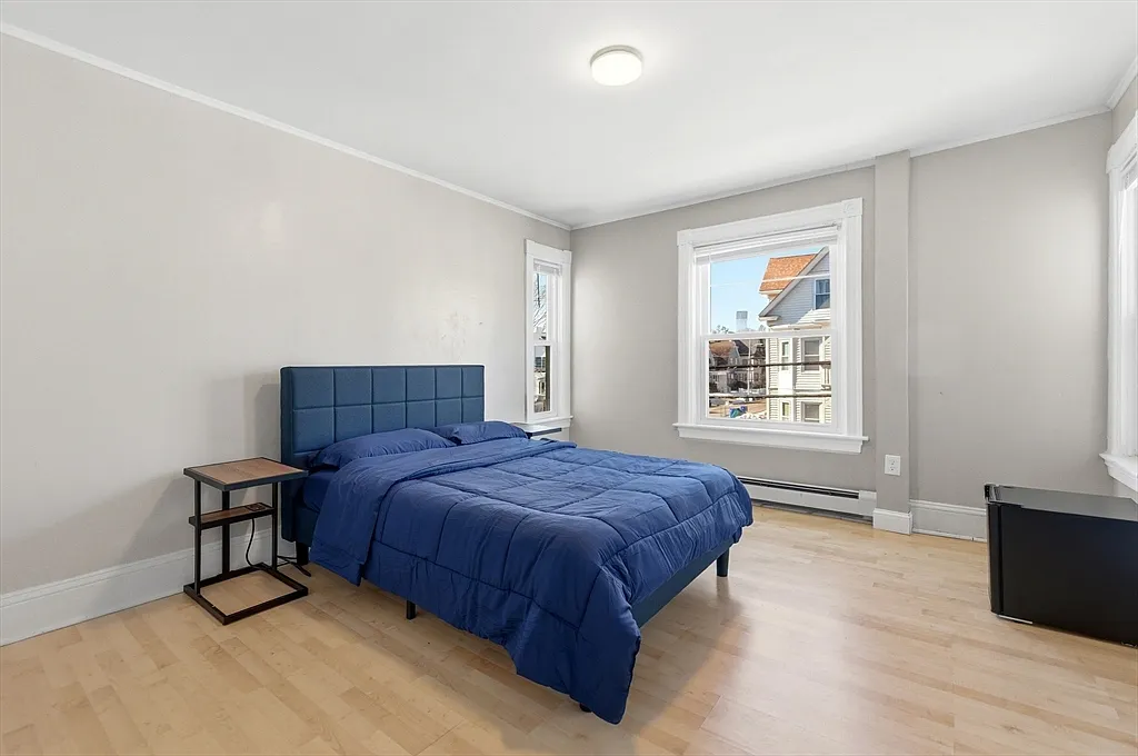 3 bed, 1.0 bath, 1000 sqft, $2,600 — Photo 3