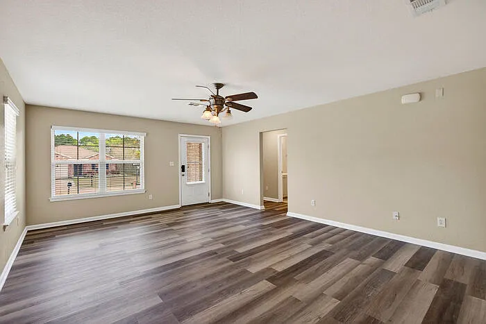 10261 English Manor Dr — Photo 6