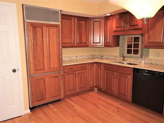 4th image of 27 Dunbridge Hts