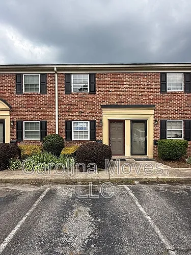 2530 E North St Photo 1