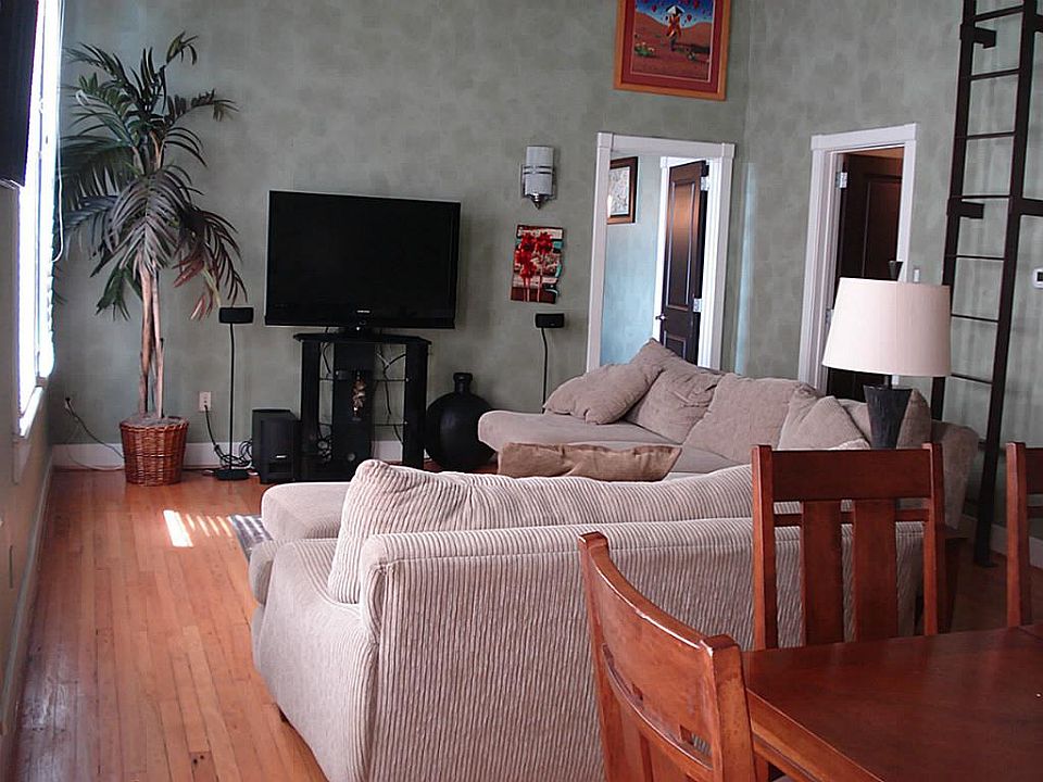 1st image of 415 Kempner St Unit 5