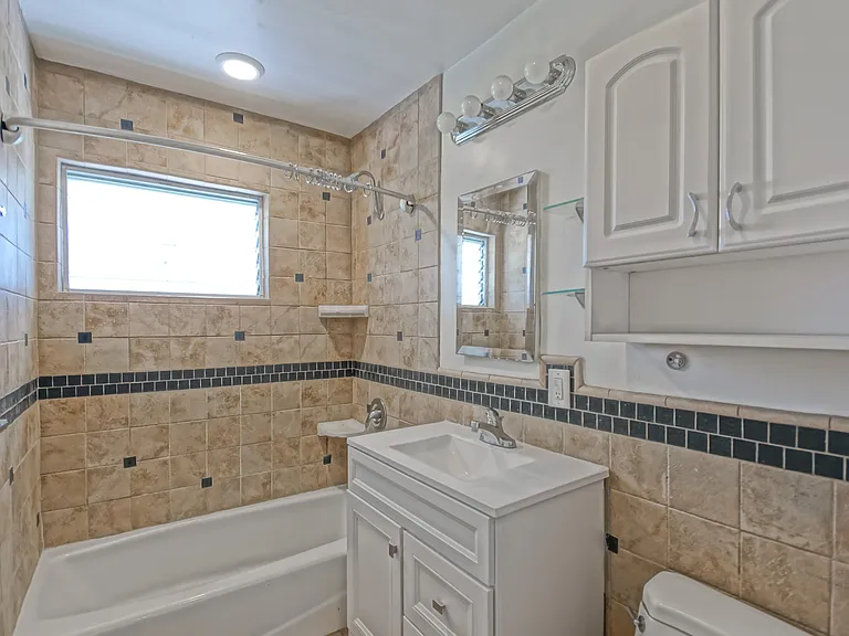 4541 W 172nd St #1A — Photo 17