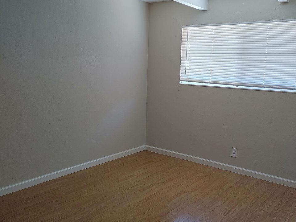 1st image of 427 S 9th St