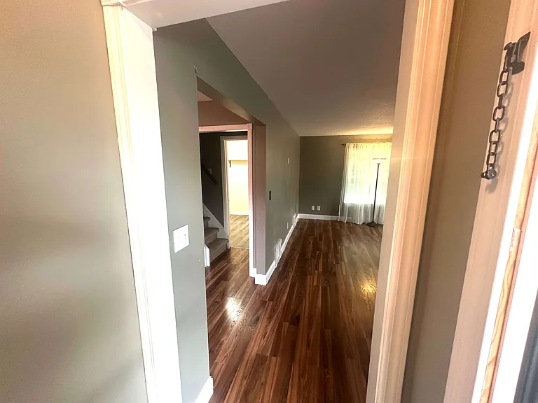 103 8th St W — Photo 3