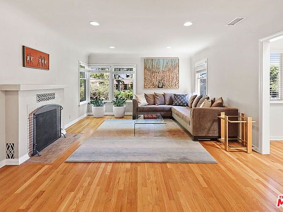 3rd image of 1933 Thayer Ave