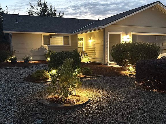 3rd image of 403 E Clackamas Cir