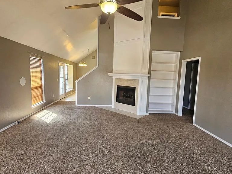1006 SW 23rd St — Photo 3
