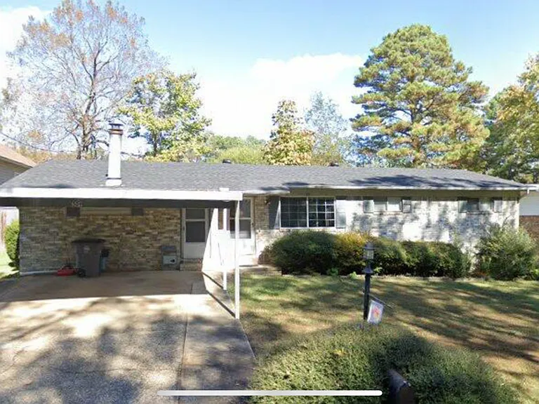 309 Lakeside Rd — Photo 1