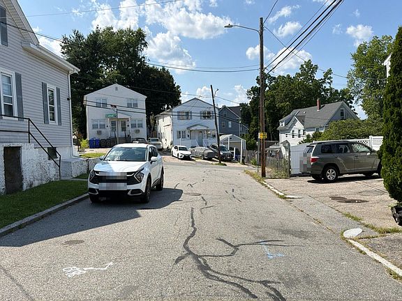 5th image of 228 Sunbury St
