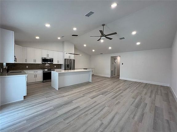 2nd image of 1402 NE 34th St #B