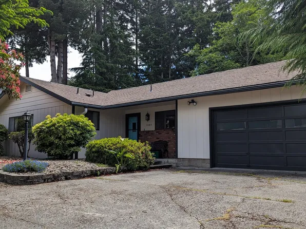 1845 Lincoln Rd, Coos Bay, OR 97420