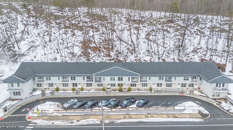 1st image of 165 Lakeside Rd