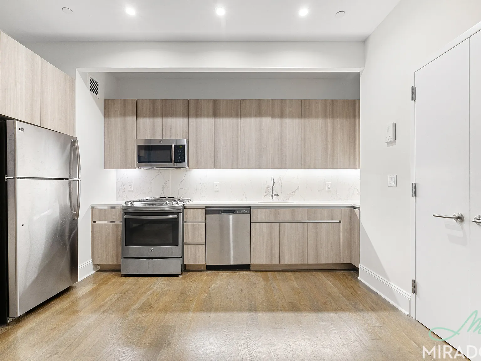 15 Park Row — Photo 2