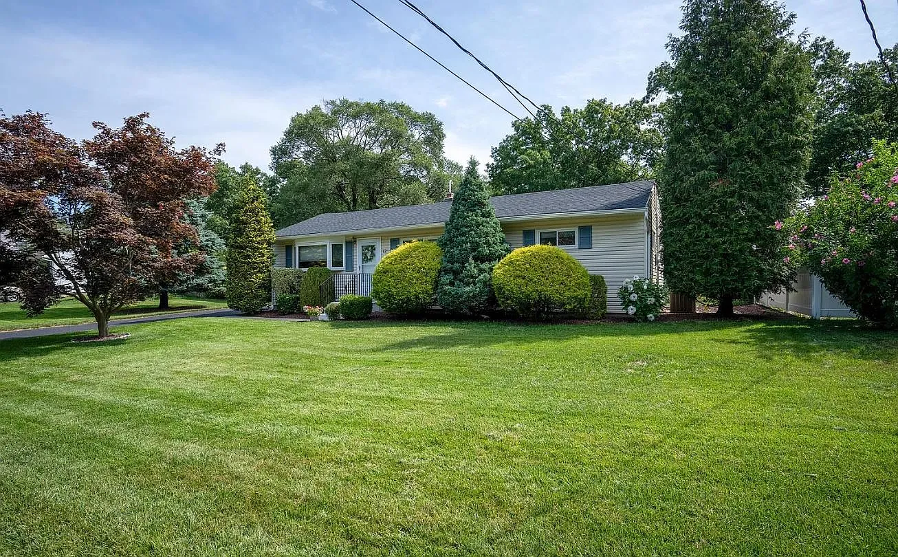 3 bed, 1000 sqft, $2,850 — Photo 2