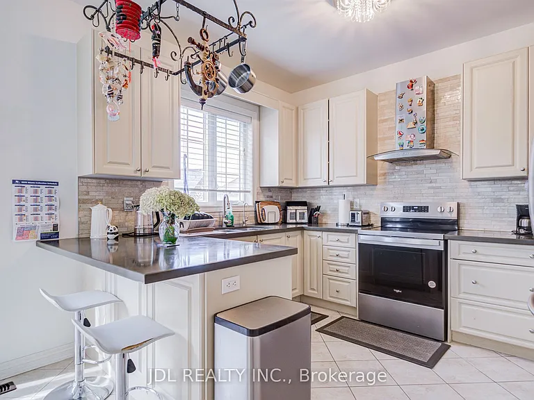1139 Cenotaph Blvd — Photo 15