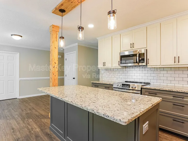 220 W Elm Ave — Photo 4