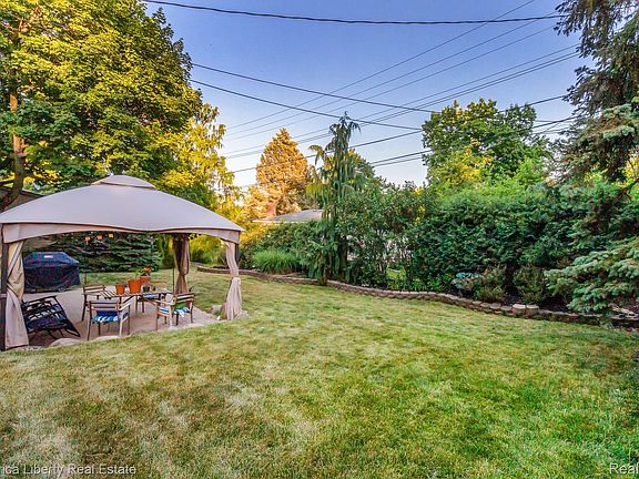 3rd image of 464 Welch Rd