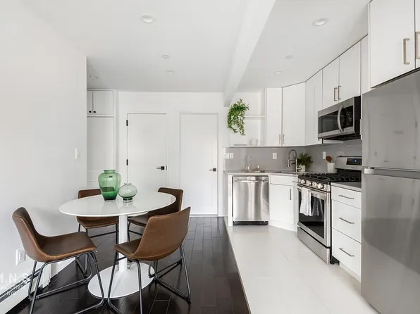 14-40 31st Ave #3R, Astoria, NY 11106