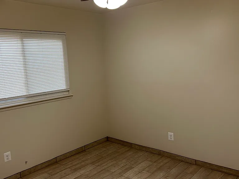 25514 Ross St — Photo 3