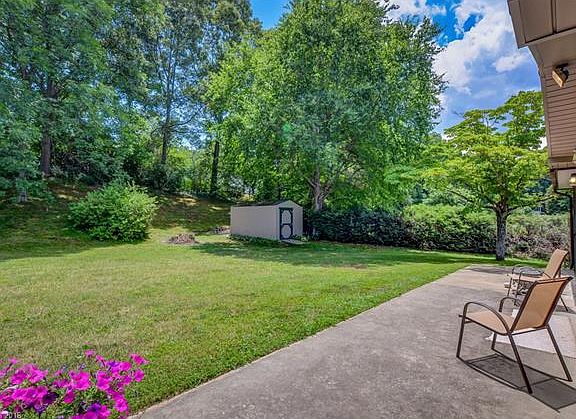 4th image of 19 Vista Dr