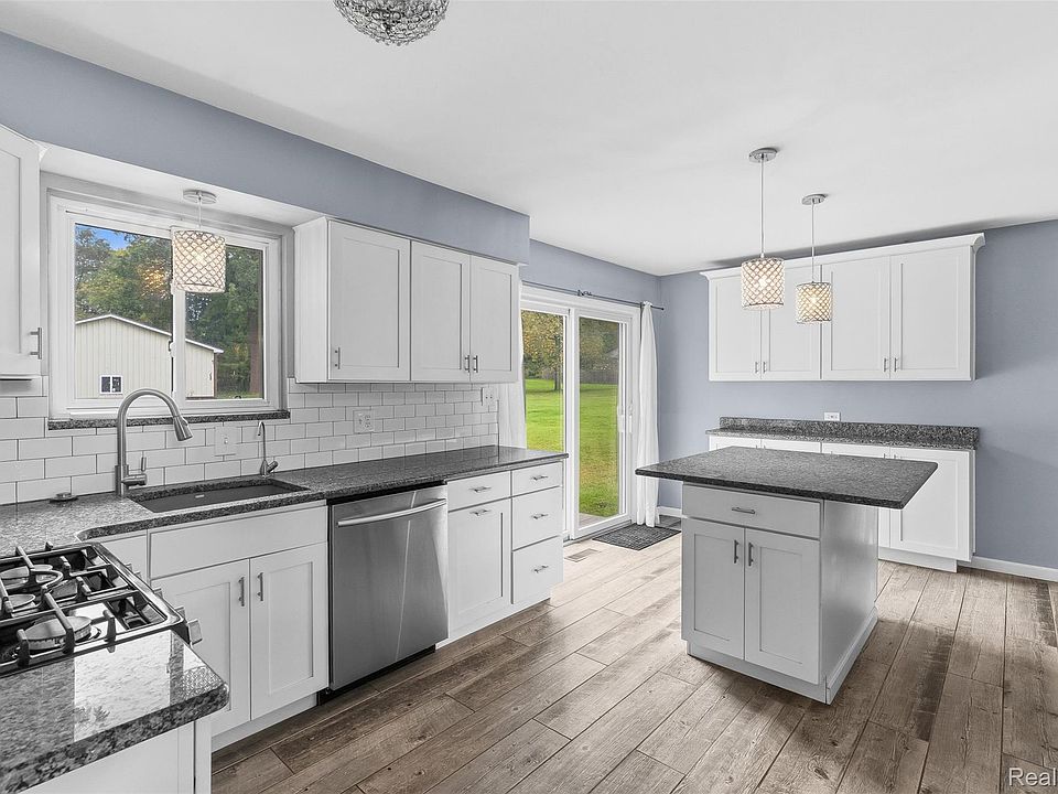 819 Alpine Trl, photo 11