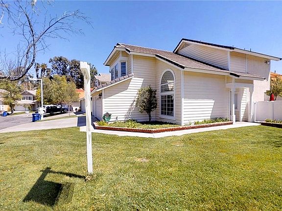 2nd image of 26804 Hummingbird Cir
