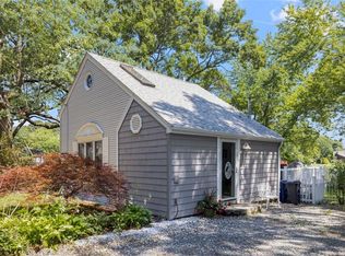 11 N Shore St, Warwick, RI 02889