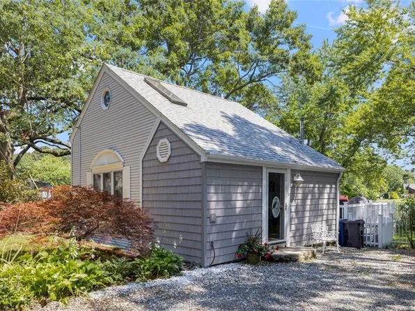 11 N Shore St, Warwick, RI 02889