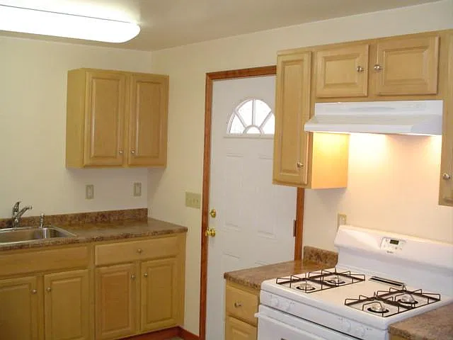 13 Irving Ln — Photo 2