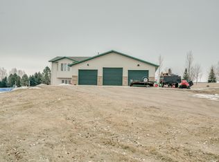 4231 Crescent Ridge Cir, Bismarck, ND 58503