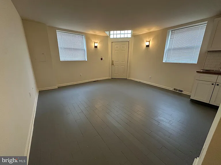 2621 E Thompson St — Photo 8