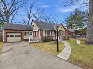 19 Carnavon Cir, Springfield, MA 01109