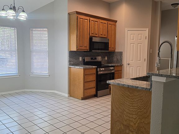 2nd image of 4618 Lyndi Ln