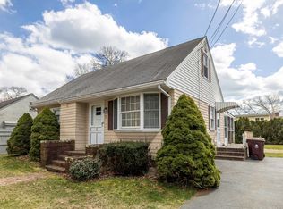 26 Wamsutta Ave, Acushnet, MA 02743