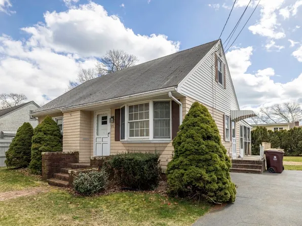 26 Wamsutta Ave, Acushnet, MA 02743