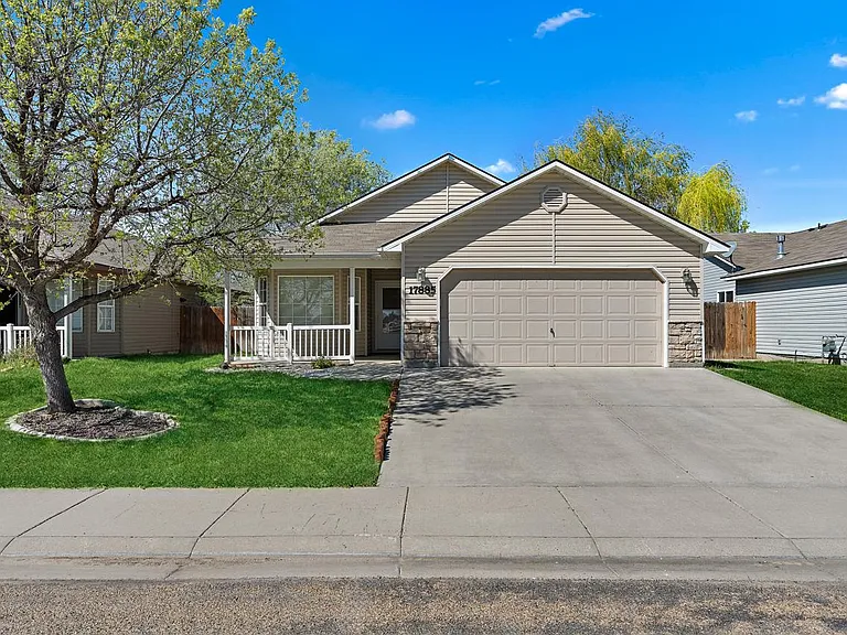 17885 Monarch Way — Photo 2
